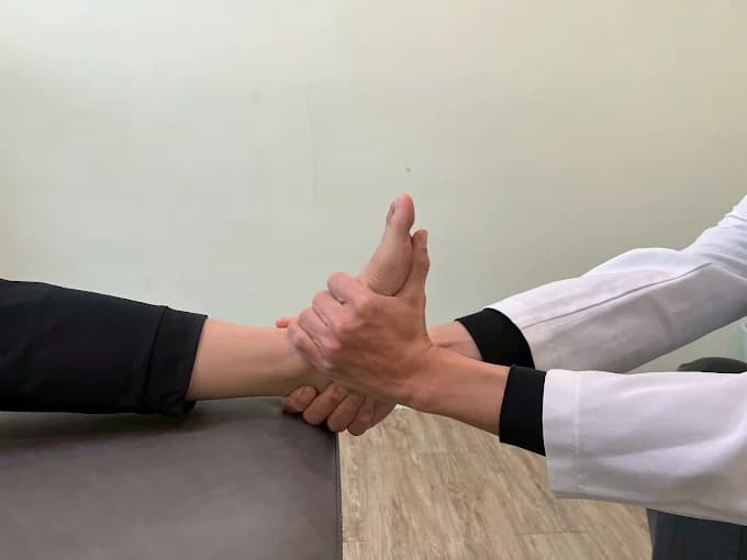 物理治療師進行足踝徒手治療